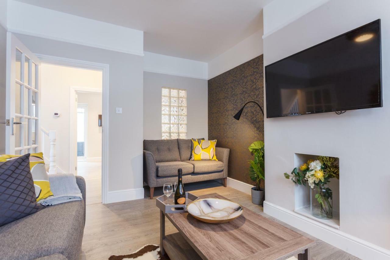 Stylish Town Centre House - 300Mbps, Parking & Sunny Decking Apartment Bournemouth Exterior photo